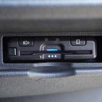 5773 平成29年式 ハイエース スーパーGL ダークプライム 4WD 3,000cc (ディーゼル車) 2/5人乗車 9.6万kmのサムネイル