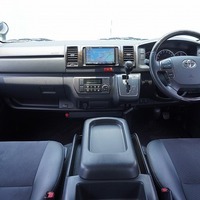5773 平成29年式 ハイエース スーパーGL ダークプライム 4WD 3,000cc (ディーゼル車) 2/5人乗車 9.6万kmのサムネイル