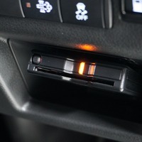 5769 令和6年式　キャラバン 50周年アニバーサリー GRANDプレミアム GX 4WD 2,400cc(ディーゼル車) 2/5人乗車 2.2万km 車検令和8年4月11日のサムネイル