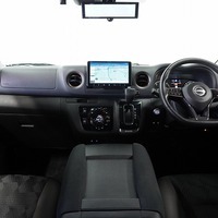 5769 令和6年式　キャラバン 50周年アニバーサリー GRANDプレミアム GX 4WD 2,400cc(ディーゼル車) 2/5人乗車 2.2万km 車検令和8年4月11日のサムネイル