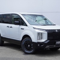 5568 登録済み未使用車 令和7年式 三菱 デリカD5 シャモニー 4WD 2,300cc (ディーゼル) 8人乗車 20km 令和10年6月18日のサムネイル
