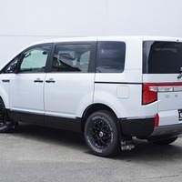 5568 登録済み未使用車 令和7年式 三菱 デリカD5 シャモニー 4WD 2,300cc (ディーゼル) 8人乗車 20km 令和10年6月18日のサムネイル