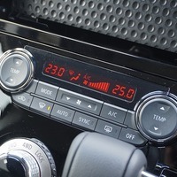 5568 登録済み未使用車 令和7年式 三菱 デリカD5 シャモニー 4WD 2,300cc (ディーゼル) 8人乗車 20km 令和10年6月18日のサムネイル
