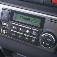 5791　令和4年式　ハイエース　スーパーGL　ダークプライムⅡ　4WD　2800cc　ディーゼル車　5人乗り　5.9万kmのサムネイル