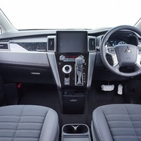 5504　令和7年式　デリカD:5　CHAMONIX　4WD　2300㏄　ディーゼル車　登録済み未使用車　8人乗り　ステップ有　20kmのサムネイル