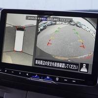 5564　平成30年式　キャラバン　プレミアムGX　４WD　2500cc　ディーゼル車　8人乗り　6.4万kmのサムネイル