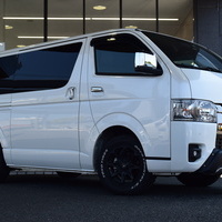 5792 令和5年式　ハイエース　スーパーGL　ダークプライムⅡ　2WD　2800cc　ディーゼル車　5人乗り　1.6万kmのサムネイル
