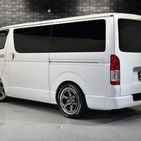 5766 令和4年式 ハイエース S-GL ダークプライムⅡ 2WD 2,800cc (ディーゼル車) 2/5人乗車 1.9万kmのサムネイル