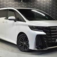 5787 令和6年式 ヴェルファイア ハイブリッド Z プレミア ガソリン+ハイブリット電子CVT 4WD 2,500cc 7人乗車 0.5万km 車検令和9年8月22日のサムネイル