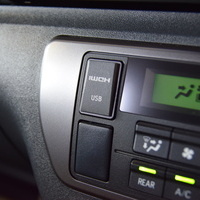 5792 令和5年式　ハイエース　スーパーGL　ダークプライムⅡ　2WD　2800cc　ディーゼル車　5人乗り　1.6万kmのサムネイル