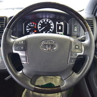 5774　令和3年式　ハイエース　スーパーGL　ダークプライムⅡ　4WD　2800cc　ディーゼル車　5人乗り　4.6万kmのサムネイル