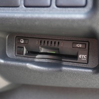 5891 令和7年式 ハイエース スーパーGL 2WD 2,000cc (ガソリン) 2/5人乗車 0.3万kmのサムネイル