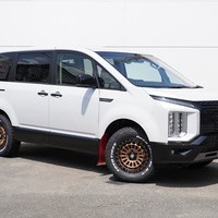 5577 登録済み未使用車 令和7年式 三菱デリカ D:5 CHAMONIX 4WD 2,300cc (ディーゼル車) 8人乗り 16kmのサムネイル