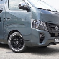 5700 登録済み未使用車 令和7年式 日産 キャラバン GRANDプレミアム GX 2WD 2,000cc(ガソリン車) 2/5人乗車 7kmのサムネイル