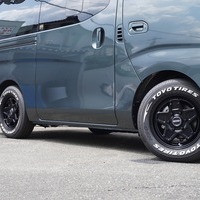 5700 登録済み未使用車 令和7年式 日産 キャラバン GRANDプレミアム GX 2WD 2,000cc(ガソリン車) 2/5人乗車 7kmのサムネイル