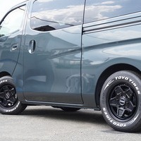 5700 登録済み未使用車 令和7年式 日産 キャラバン GRANDプレミアム GX 2WD 2,000cc(ガソリン車) 2/5人乗車 7kmのサムネイル
