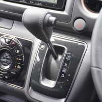 5700 登録済み未使用車 令和7年式 日産 キャラバン GRANDプレミアム GX 2WD 2,000cc(ガソリン車) 2/5人乗車 7kmのサムネイル