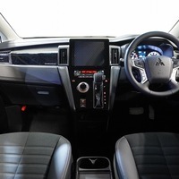 5582 令和7年式 三菱デリカ D:5 CHAMONIX 4WD 2,300cc (ディーゼル車)  8人乗り 18km 車検令和10年7月23日のサムネイル