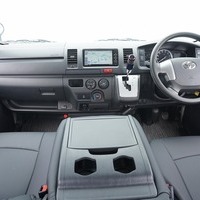 5834　令和4年式　ハイエース　DX　2WD　2000cc　ガソリン車　6人乗り　4.4万kmのサムネイル