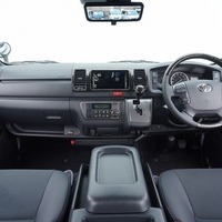 5804　令和7年式　ハイエース　スーパーGL　ダークプライムⅡ　2WD　2000cc　ガソリン車　5人乗り　35kmのサムネイル