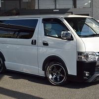 5837 令和5年式 ハイエース　スーパーGL　ダークプライムⅡ　2WD　2000cc　ガソリン車　5人乗り　2.2万kmのサムネイル