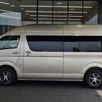 5874　令和7年式　ハイエース　ワゴン　グランドキャビン　2WD　2700cc　ガソリン車　10人乗り　3ナンバー　5km　登録済未使用車のサムネイル