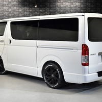 5823 令和7年式 ハイエース スーパーGL ダークプライムS 2WD 2,800cc (ディーゼル車)  2/5人乗車  15kmのサムネイル