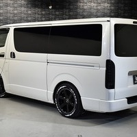 5879 平成30年式 ハイエース スーパーGL ダークプライム 2WD 2,000cc (ガソリン車) 8人乗車 5.9万km 令和8年3月18日のサムネイル