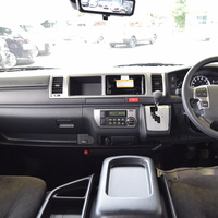 5874　令和7年式　ハイエース　ワゴン　グランドキャビン　2WD　2700cc　ガソリン車　10人乗り　3ナンバー　5km　登録済未使用車のサムネイル