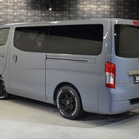 5704 令和7年式 登録済未使用車 日産 キャラバン GRANDプレミアム GX 2WD 2,000cc(ガソリン車) 2/5人乗車 13km 車検令和9年6月30日のサムネイル