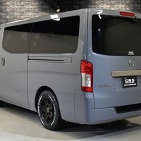 5704 令和7年式 登録済未使用車 日産 キャラバン GRANDプレミアム GX 2WD 2,000cc(ガソリン車) 2/5人乗車 13km 車検令和9年6月30日のサムネイル