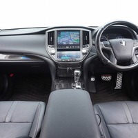 5914　平成26年式　トヨタ　クラウンアスリートハイブリッド　Ｓ　2WD　2500cc　ガソリン車　5人乗り　7.2万kmのサムネイル