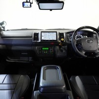5915 令和2年式 ハイエース スーパーGL ダークプライムⅡ 2WD 2,800cc (ディーゼル車) 2/5人乗車 9.9万kmのサムネイル