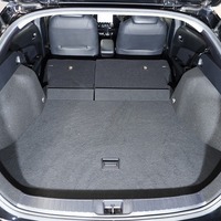 5913 令和1年式 トヨタ プリウス S  “ツーリングセレクション”  2WD1,800cc (ハイブリッド車) 5人乗車 5.9万kmのサムネイル