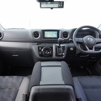 5699 【新車登録済み未使用車】 令和7年式 キャラバン グランドプレミアムGX 2WD 2,000cc (ガソリン) 2/5人乗車 6kmのサムネイル