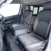 5699 【新車登録済み未使用車】 令和7年式 キャラバン グランドプレミアムGX 2WD 2,000cc (ガソリン) 2/5人乗車 6kmのサムネイル