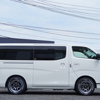 5435　キャラバン　GRANDプレミアムGX　2WD　2000cc　ガソリン車　5人乗りのサムネイル