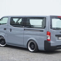 4939　オリジナルPKG　キャラバン　DX　2WD　2400cc　ディーゼル車　6人乗りのサムネイル