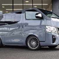 4903 登録済み未使用車 キャラバン グランドプレミアムGX 2WD 2,400cc (ディーゼル車) 5人乗車　のサムネイル