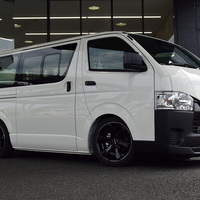 5674 ハイエースバン DX コントラストPKG 2WD 2,000CC ガソリン車 3/6人乗りのサムネイル