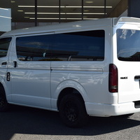 5840 令和4年式 ハイエース スーパーGL ダークプライムⅡ ワイド4WD　2700cc　ガソリン車　5人乗り　1.8万kmのサムネイル