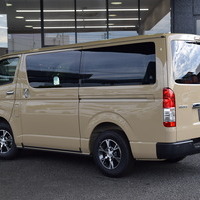 5838 令和7年式 ハイエース スーパーGL アースカラーPKG 2WD　2000cc　ガソリン車　5人乗り　65kmのサムネイル