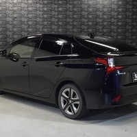 5913 令和1年式 トヨタ プリウス S  “ツーリングセレクション”  2WD1,800cc (ハイブリッド車) 5人乗車 5.9万kmのサムネイル