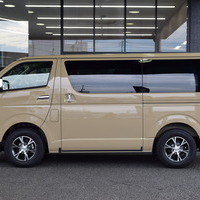 5838 令和7年式 ハイエース スーパーGL アースカラーPKG 2WD　2000cc　ガソリン車　5人乗り　65kmのサムネイル