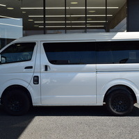 5840 令和4年式 ハイエース スーパーGL ダークプライムⅡ ワイド4WD　2700cc　ガソリン車　5人乗り　1.8万kmのサムネイル