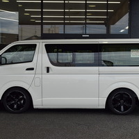5674 ハイエースバン DX コントラストPKG 2WD 2,000CC ガソリン車 3/6人乗りのサムネイル