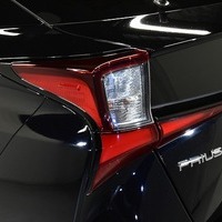 5913 令和1年式 トヨタ プリウス S  “ツーリングセレクション”  2WD1,800cc (ハイブリッド車) 5人乗車 5.9万kmのサムネイル