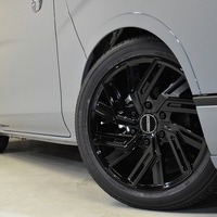 5522 令和7年式 登録済未使用車 日産 キャラバン GRANDプレミアム GX 2WD 2,000cc(ガソリン車) 2/5人乗車 13km 車検令和9年6月30日のサムネイル