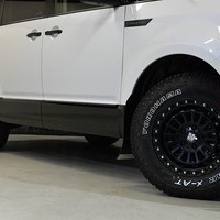 5574 令和7年式 登録済未使用車 三菱デリカ D:5 CHAMONIX 4WD 2,300cc (ディーゼル車)  8人乗り 10km 車検令和10年8月26日のサムネイル