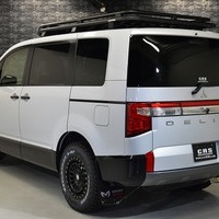 5574 令和7年式 登録済未使用車 三菱デリカ D:5 CHAMONIX 4WD 2,300cc (ディーゼル車)  8人乗り 10km 車検令和10年8月26日のサムネイル